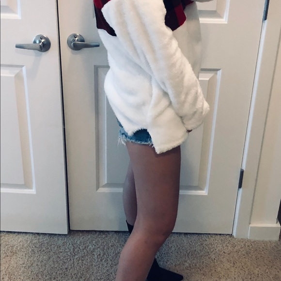 ❌SOLD❌Black & Red Fuzzy Sweatcoat - Picture 2 of 4